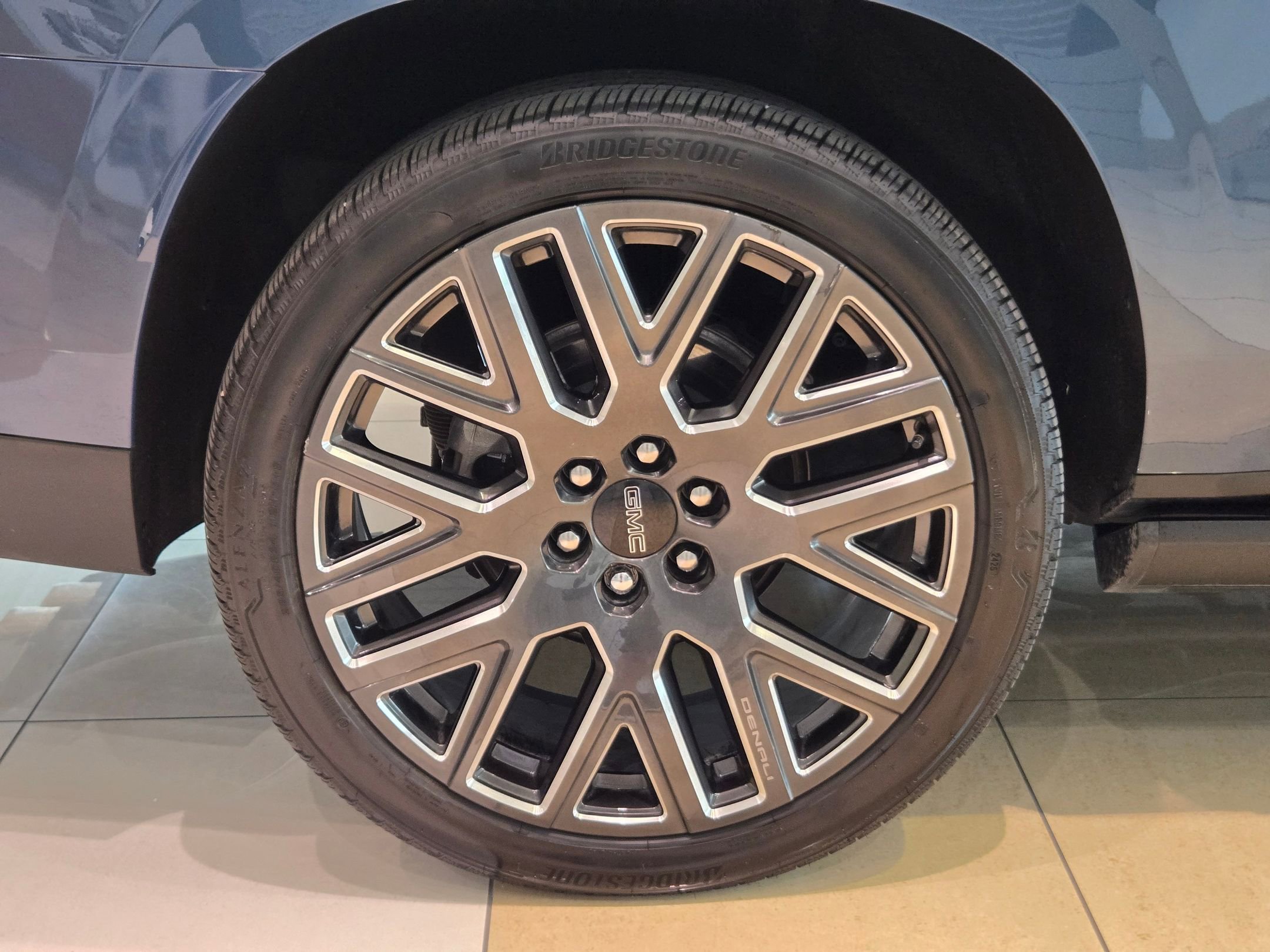 Used 2025 GMC Yukon XL Denali Ultimate w/ LPO, Floor Liner Package AWD/4WD image 27