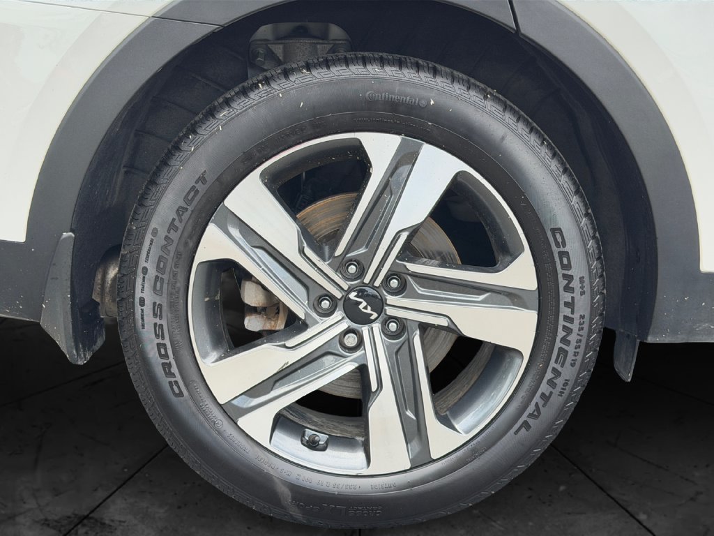 Certified 2023 Kia Sorento EX AWD/4WD image 28