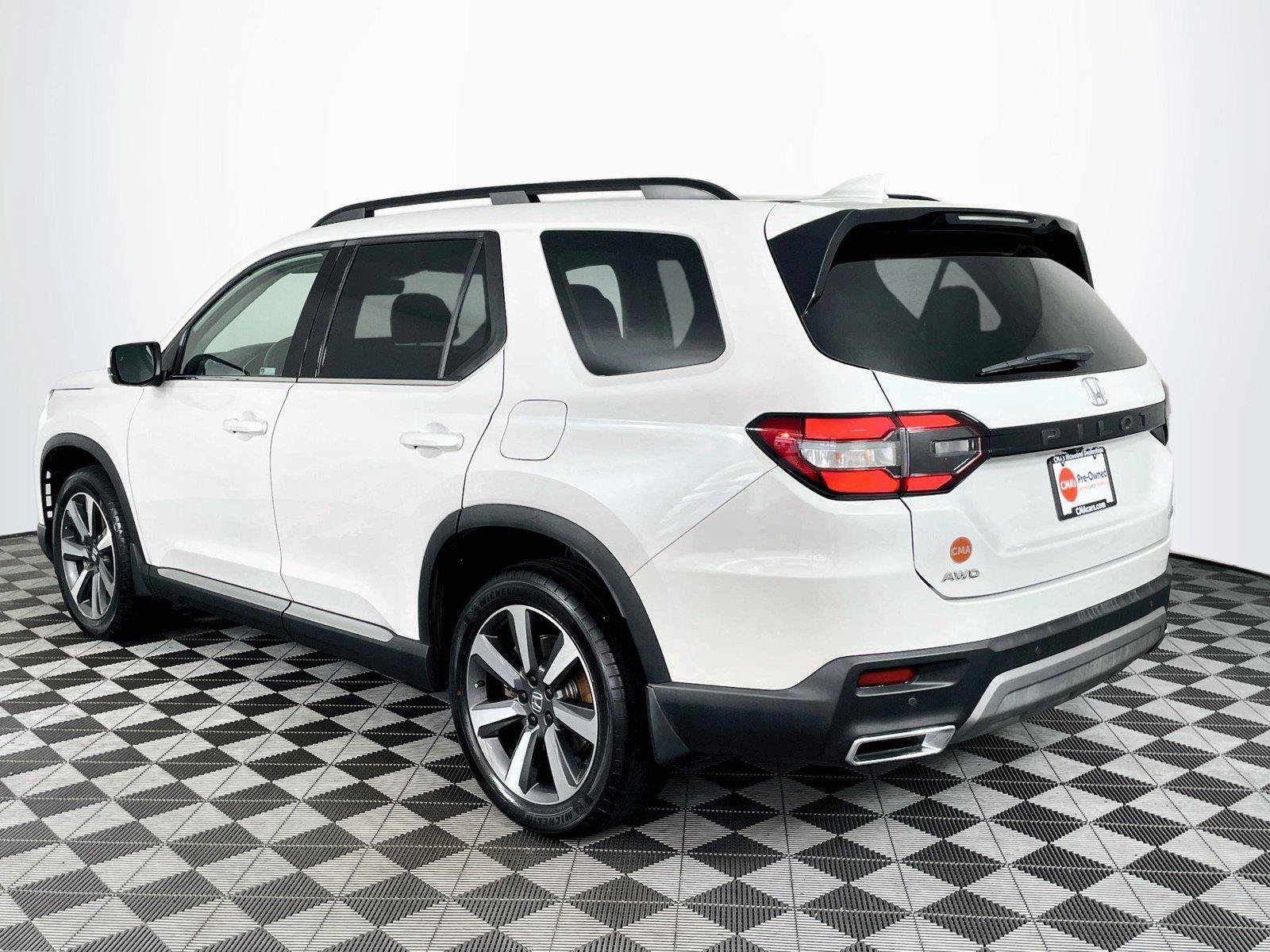 Certified 2023 Honda Pilot Touring image 7
