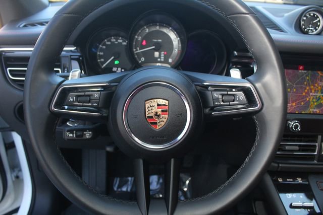 Certified 2025 Porsche Macan image 18