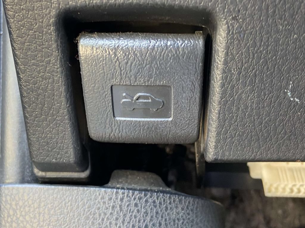 Used 2017 Toyota RAV4 Limited FWD image 28