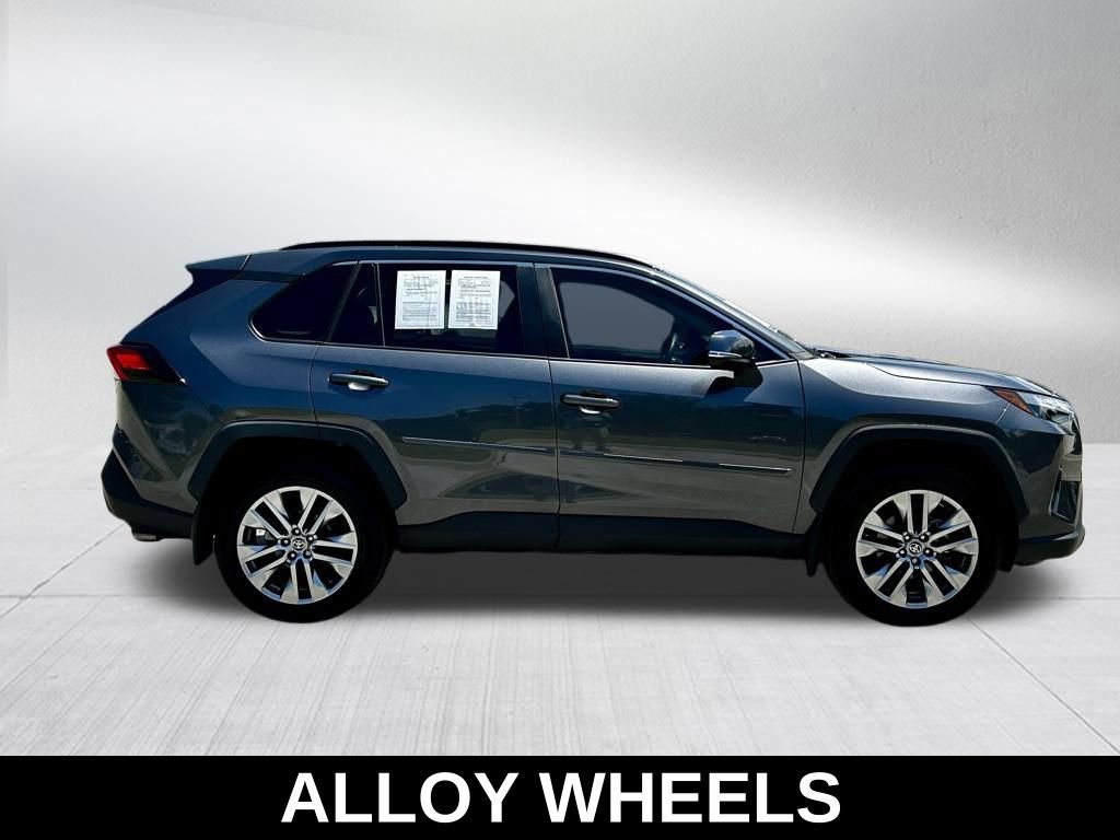Used 2023 Toyota RAV4 XLE Premium image 8
