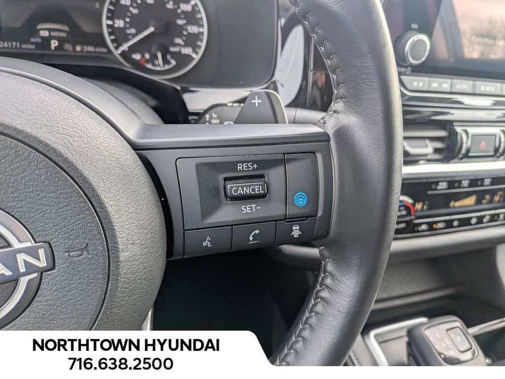 Used 2025 Nissan Pathfinder SV image 22