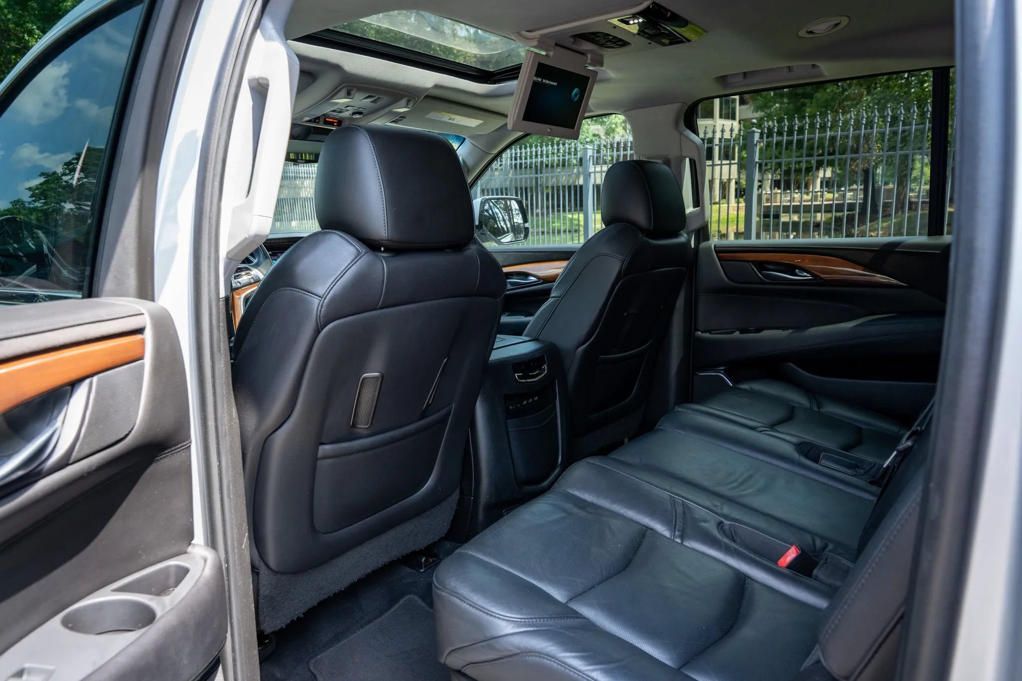 Used 2018 Cadillac Escalade ESV Luxury RWD image 13