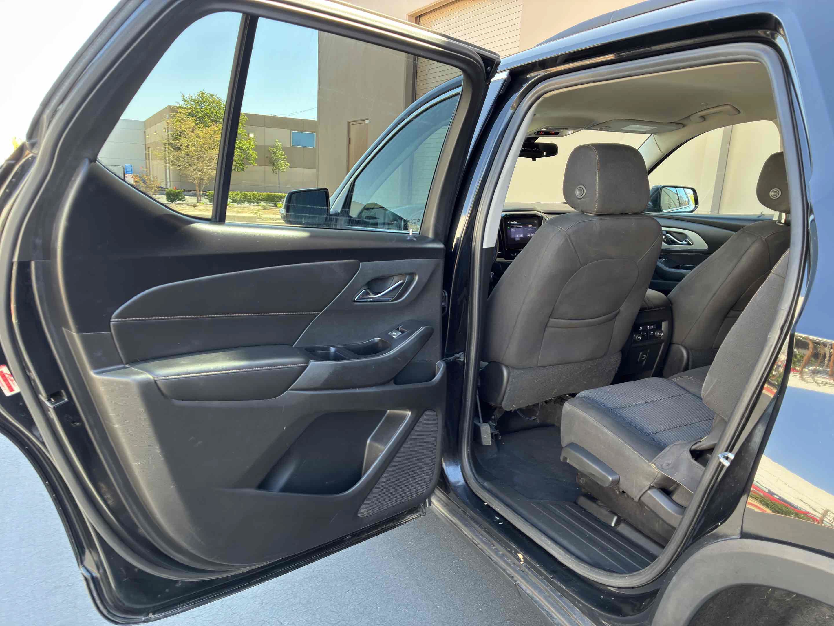 Used 2020 Chevrolet Traverse LT FWD image 44