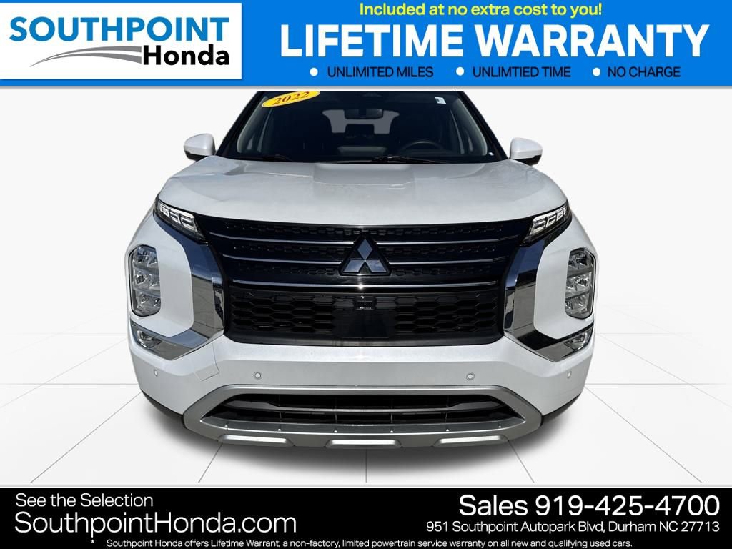 Used 2022 Mitsubishi Outlander SE image 2