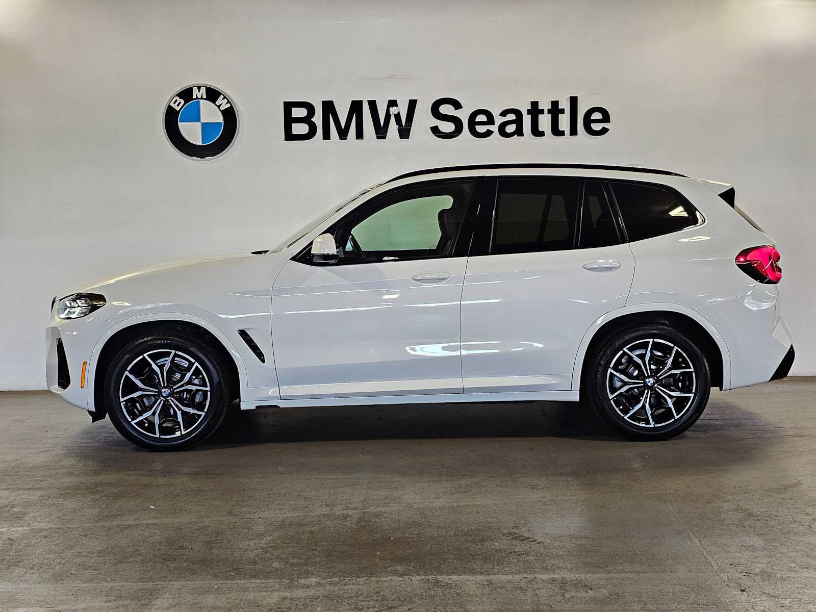 Used 2023 BMW X3 xDrive30i w/ M Sport Package AWD/4WD image 3