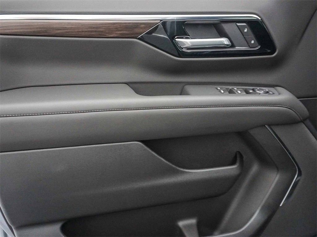 New 2026 Chevrolet Suburban LS RWD image 18