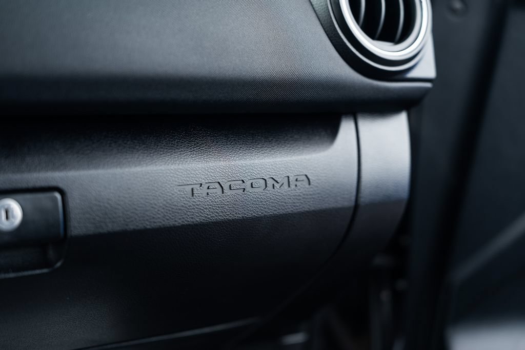 Used 2016 Toyota Tacoma TRD Sport AWD/4WD image 23