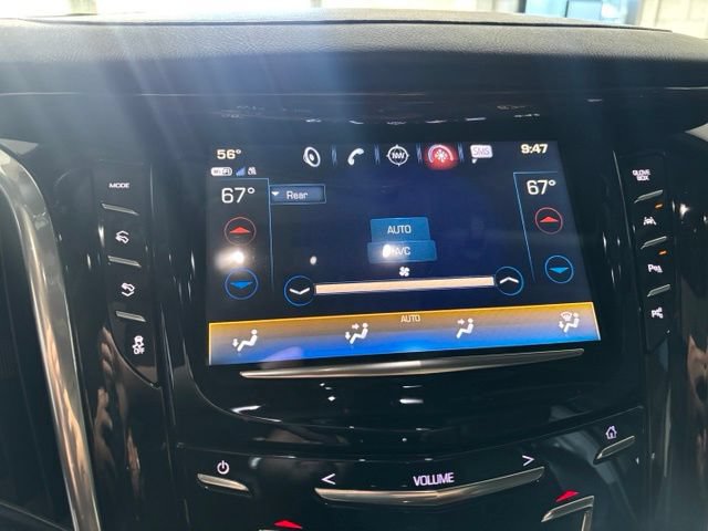 Used 2018 Cadillac Escalade Premium Luxury AWD/4WD image 25