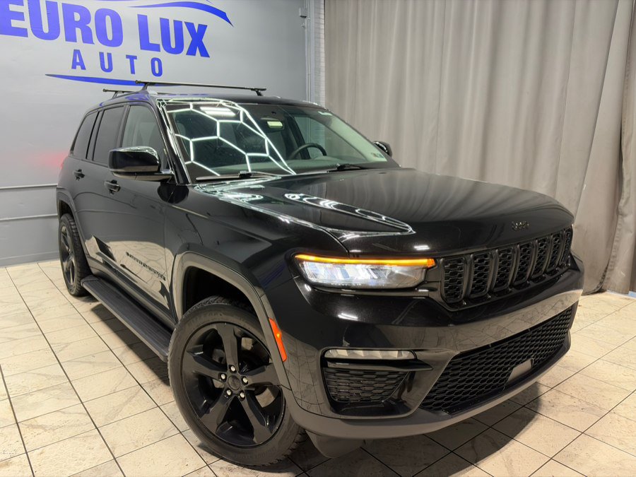 Used 2023 Jeep Grand Cherokee Limited w/ Black Appearance Package AWD/4WD image 5