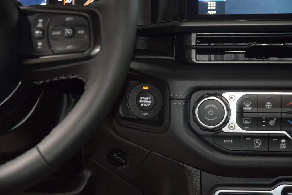 Used 2025 Jeep Gladiator Mojave AWD/4WD image 35