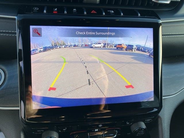 Used 2023 Jeep Grand Cherokee L Limited AWD/4WD image 19