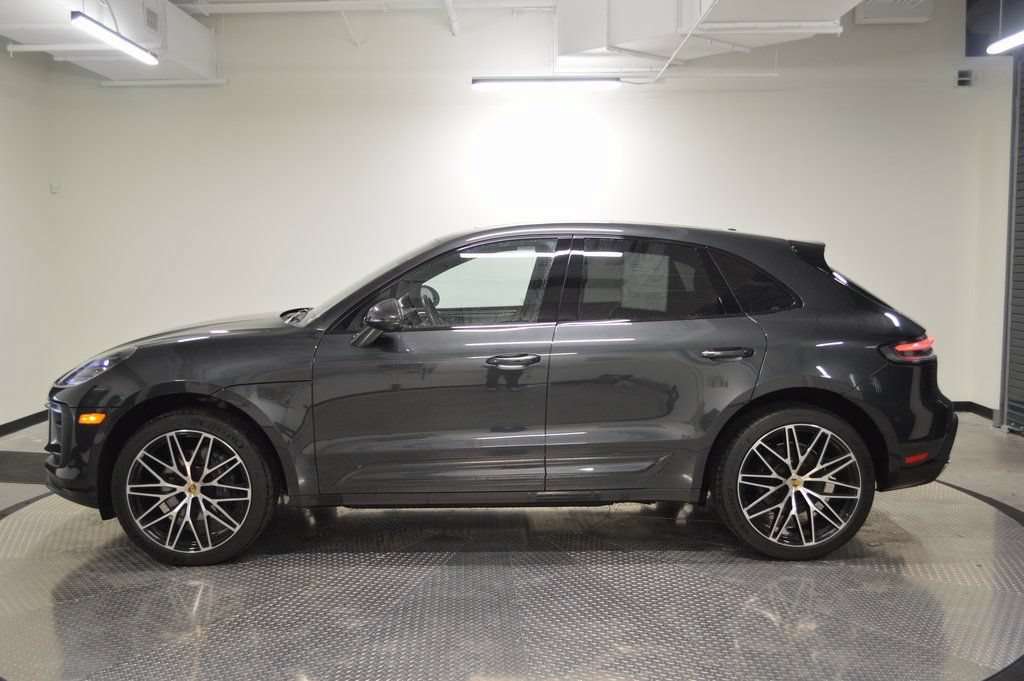 Certified 2025 Porsche Macan AWD/4WD image 2
