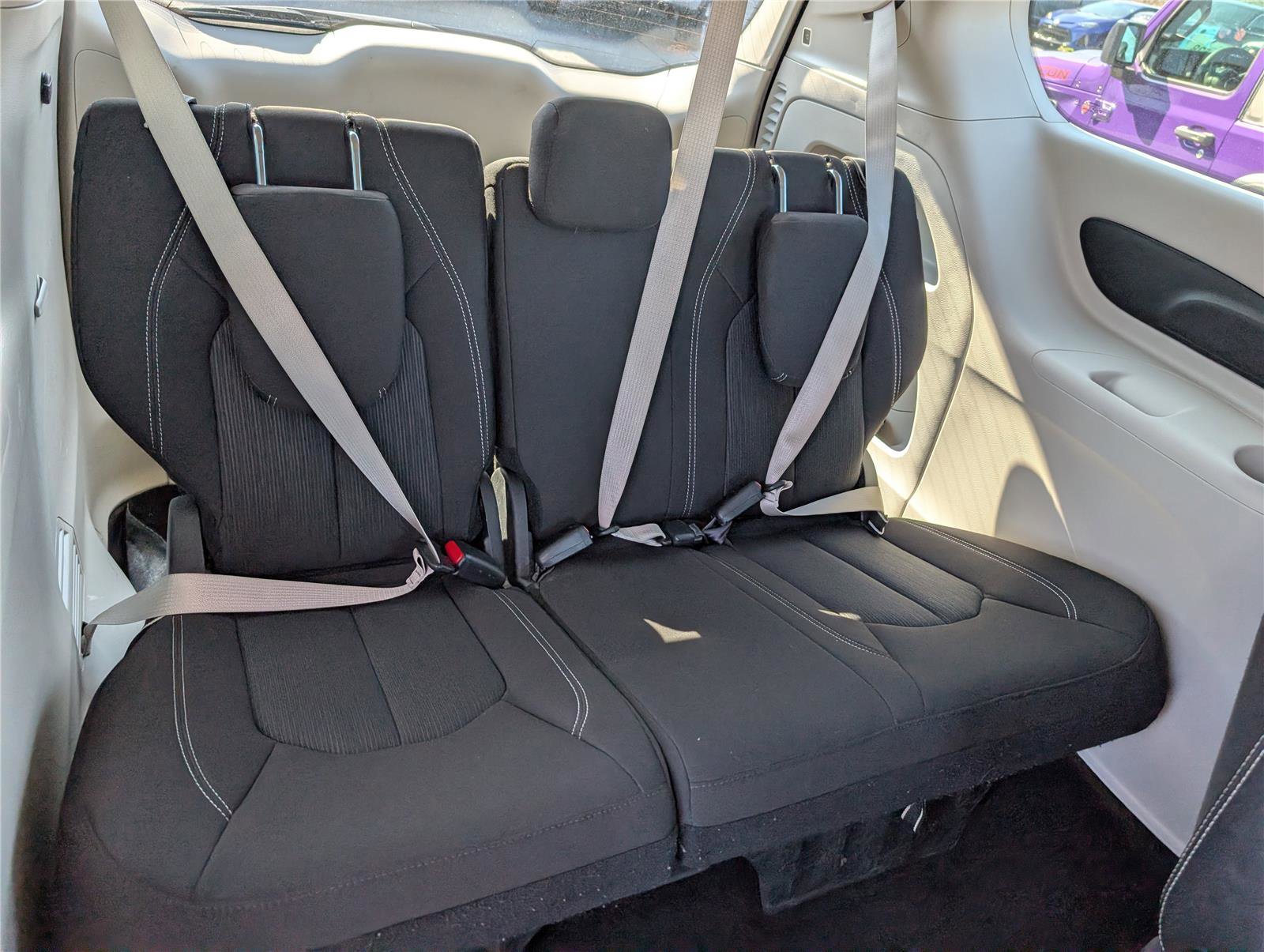 Used 2023 Chrysler Voyager LX image 12