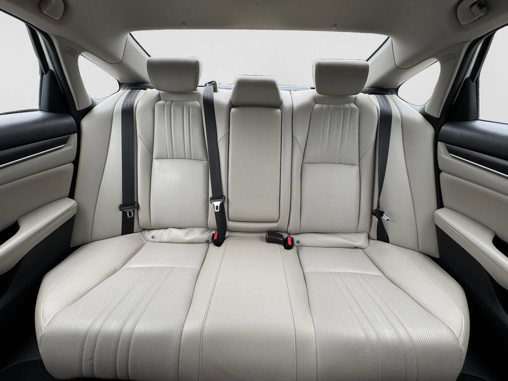 Used 2019 Honda Accord Touring image 14