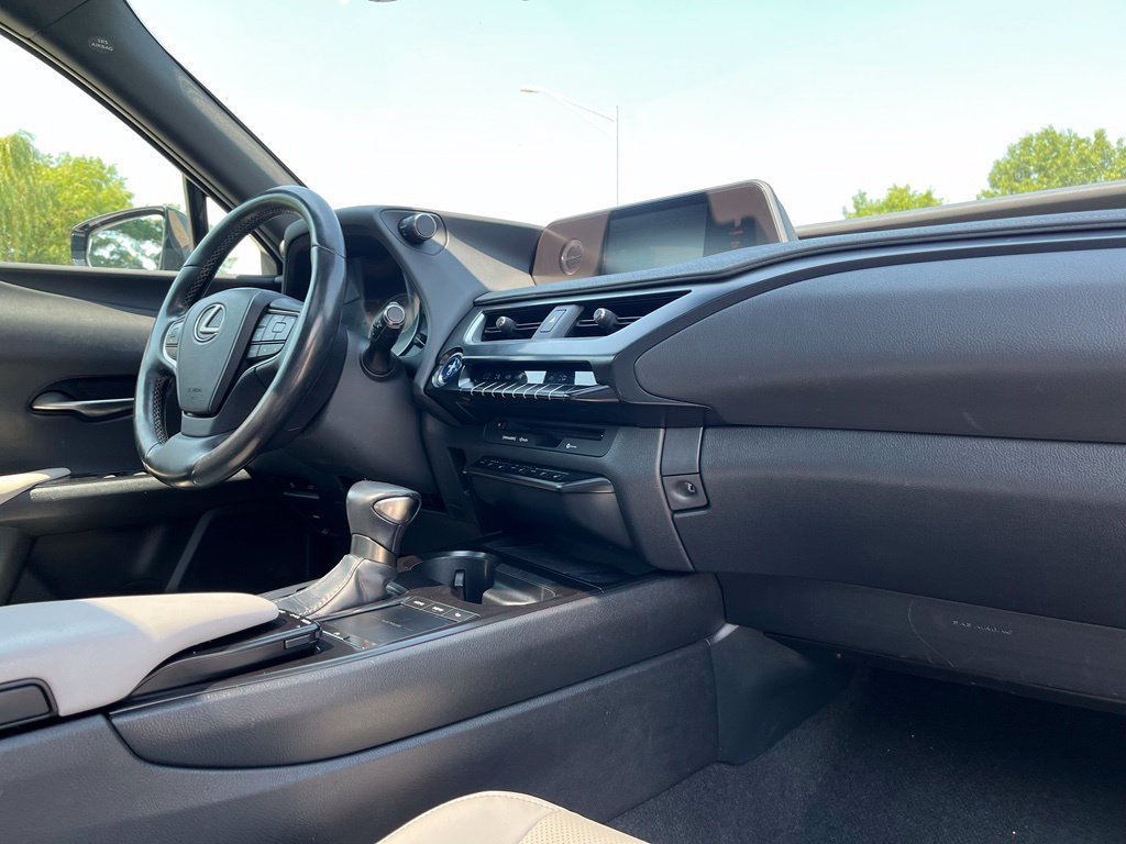 Used 2019 Lexus UX 250h w/ Premium Package AWD/4WD image 30