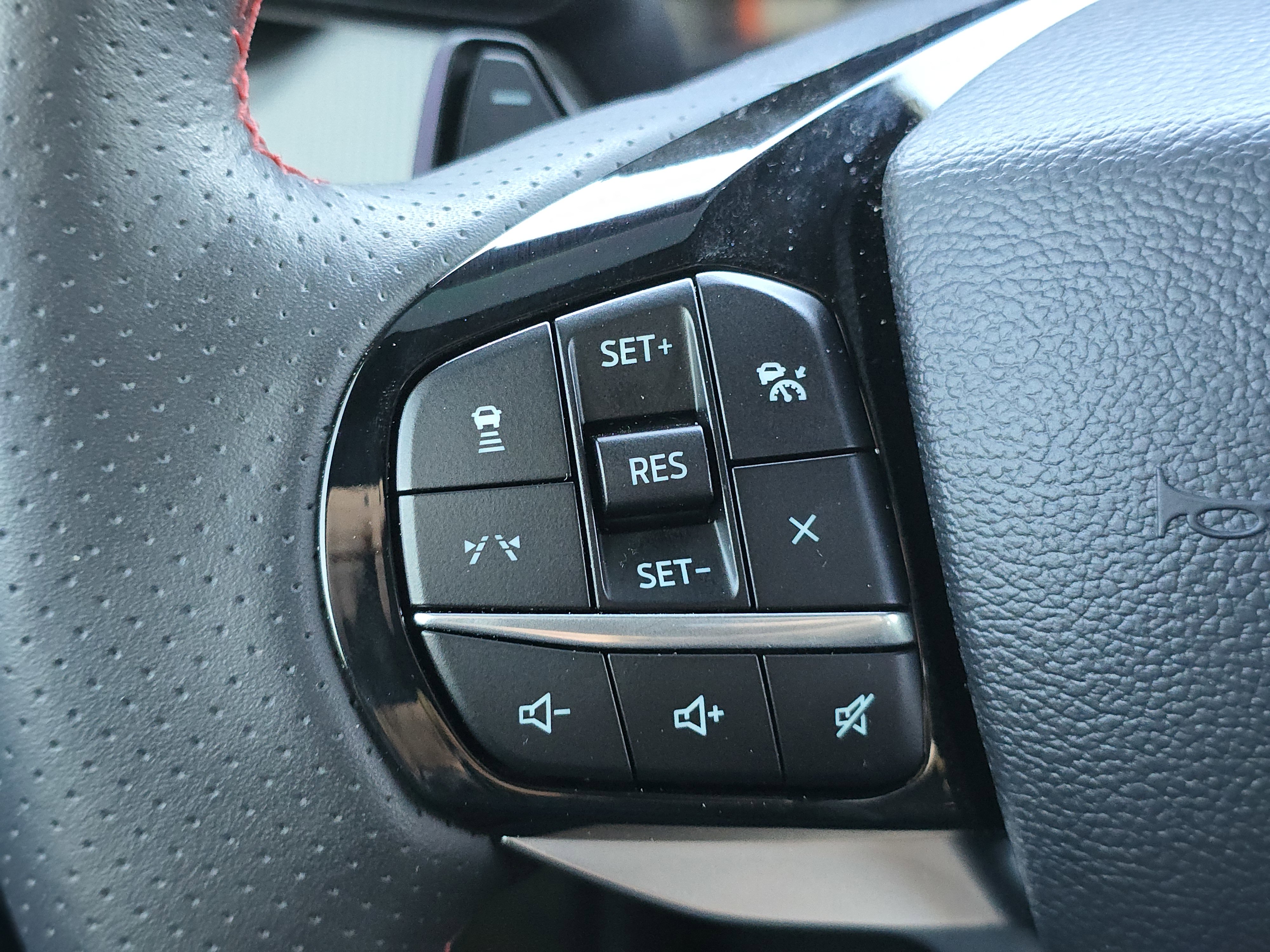 Used 2025 Ford Explorer ST image 20