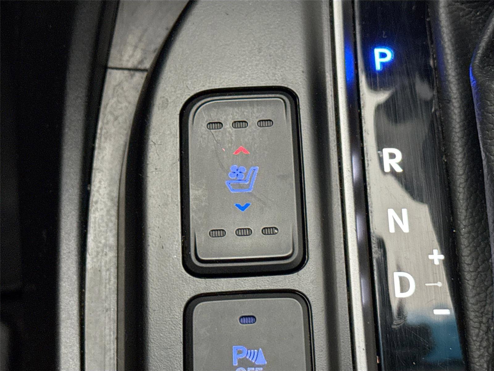 Used 2017 Hyundai Santa Fe SE image 36