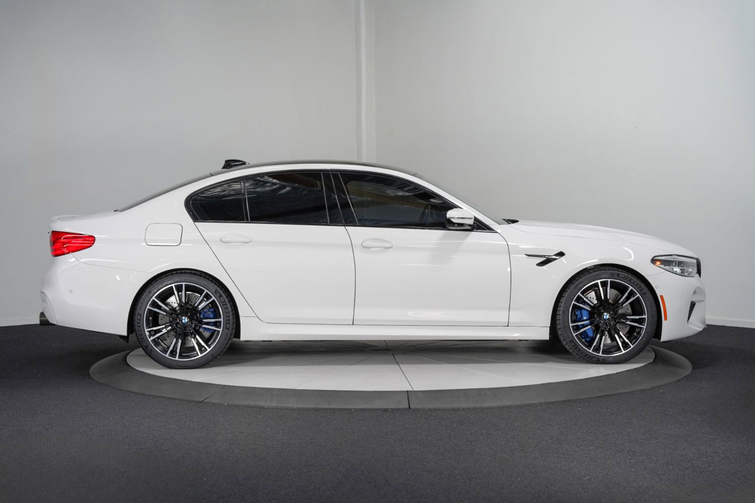 Used 2020 BMW M5 w/ Executive Package image 9