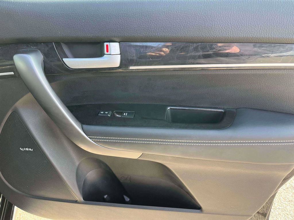 Used 2015 Kia Sorento SX image 13