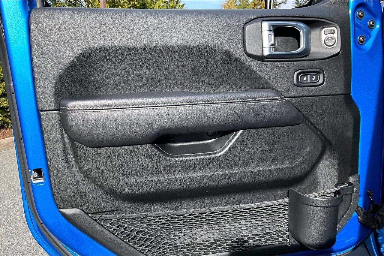 Used 2022 Jeep Wrangler Unlimited Sahara image 25