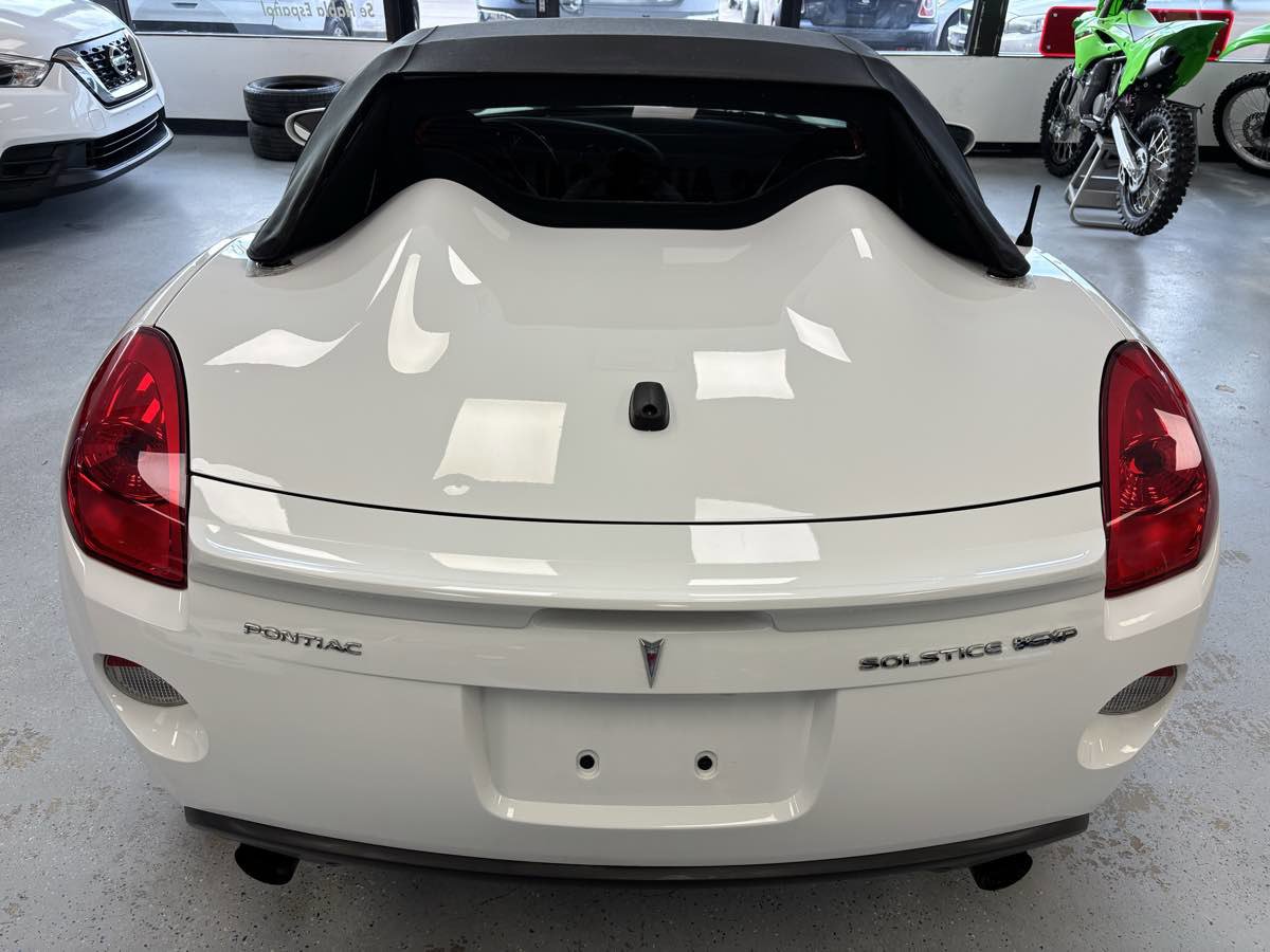 Used 2009 Pontiac Solstice GXP w/ Premium Package image 10