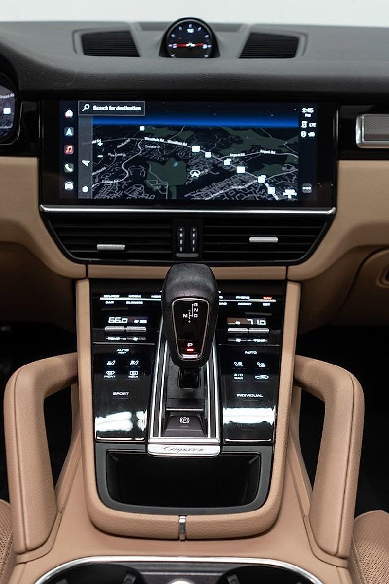 Used 2023 Porsche Cayenne Platinum Edition image 22