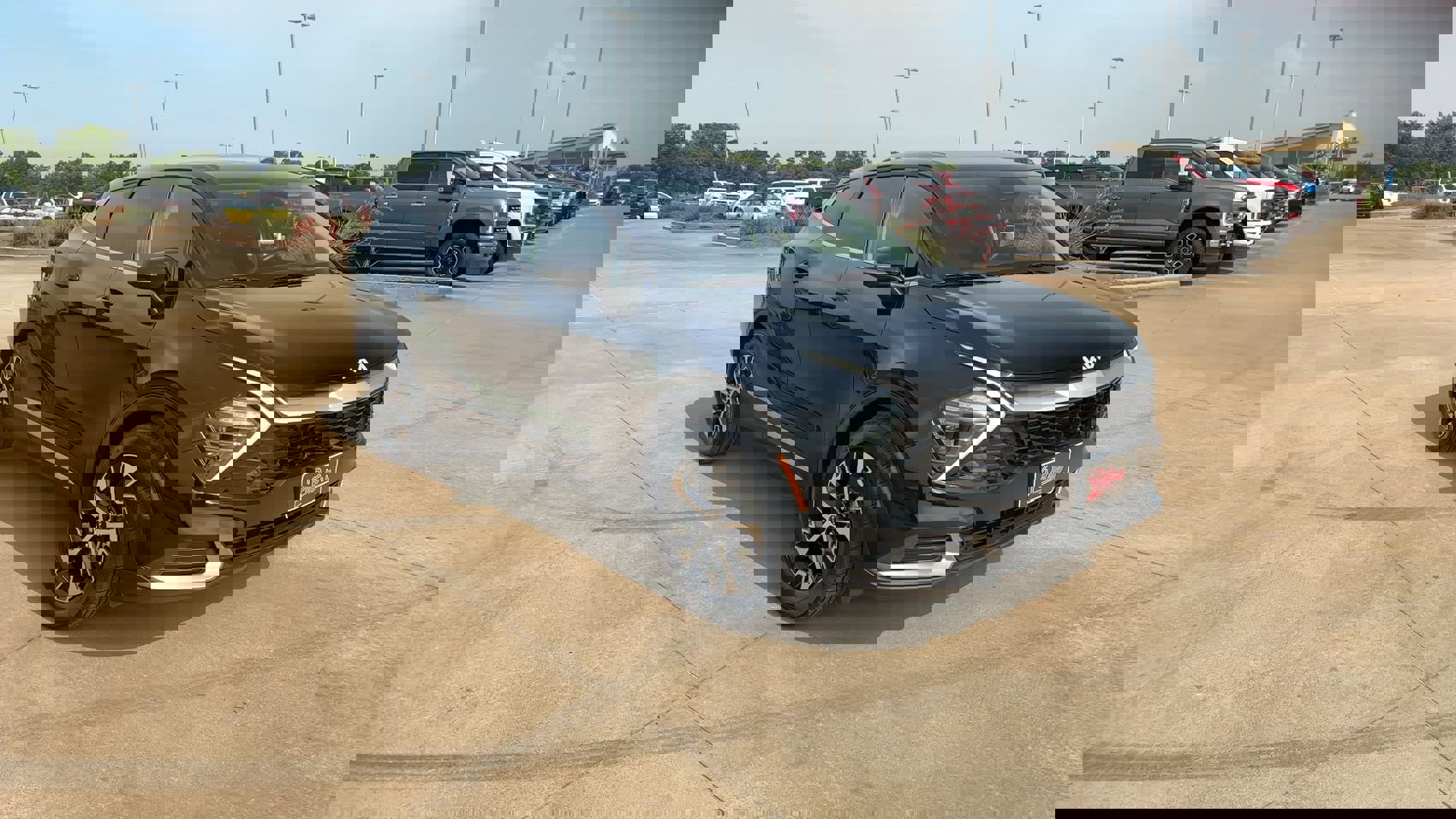 Used 2024 Kia Sportage EX image 2