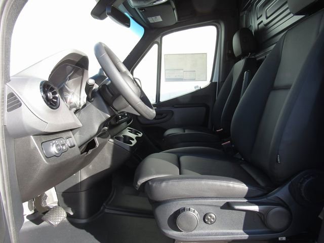 Used 2025 Mercedes-Benz Sprinter 2500 image 11