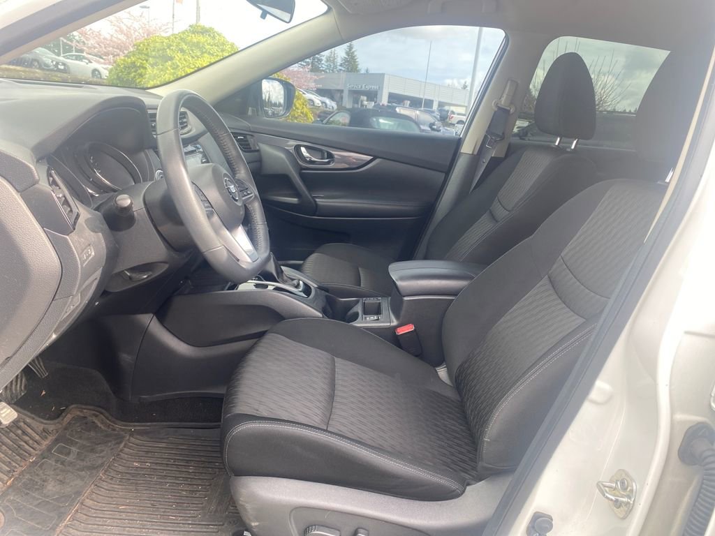 Used 2017 Nissan Rogue SV image 5