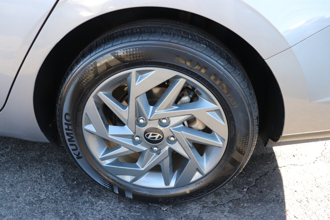 Used 2024 Hyundai Elantra SEL image 48