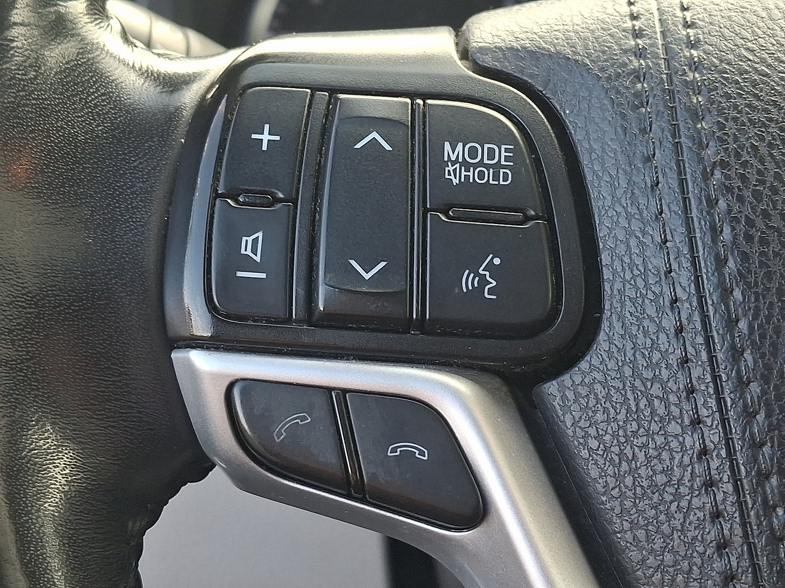 Used 2019 Toyota Highlander XLE AWD/4WD image 22