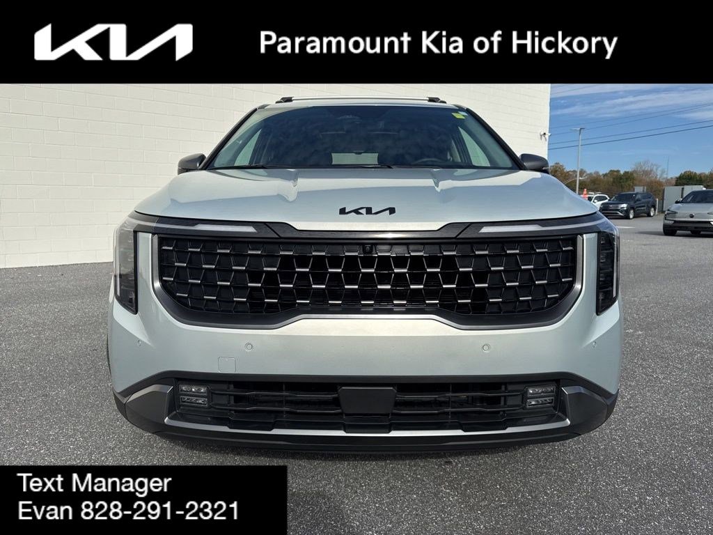 Used 2025 Kia Carnival SX Prestige image 2