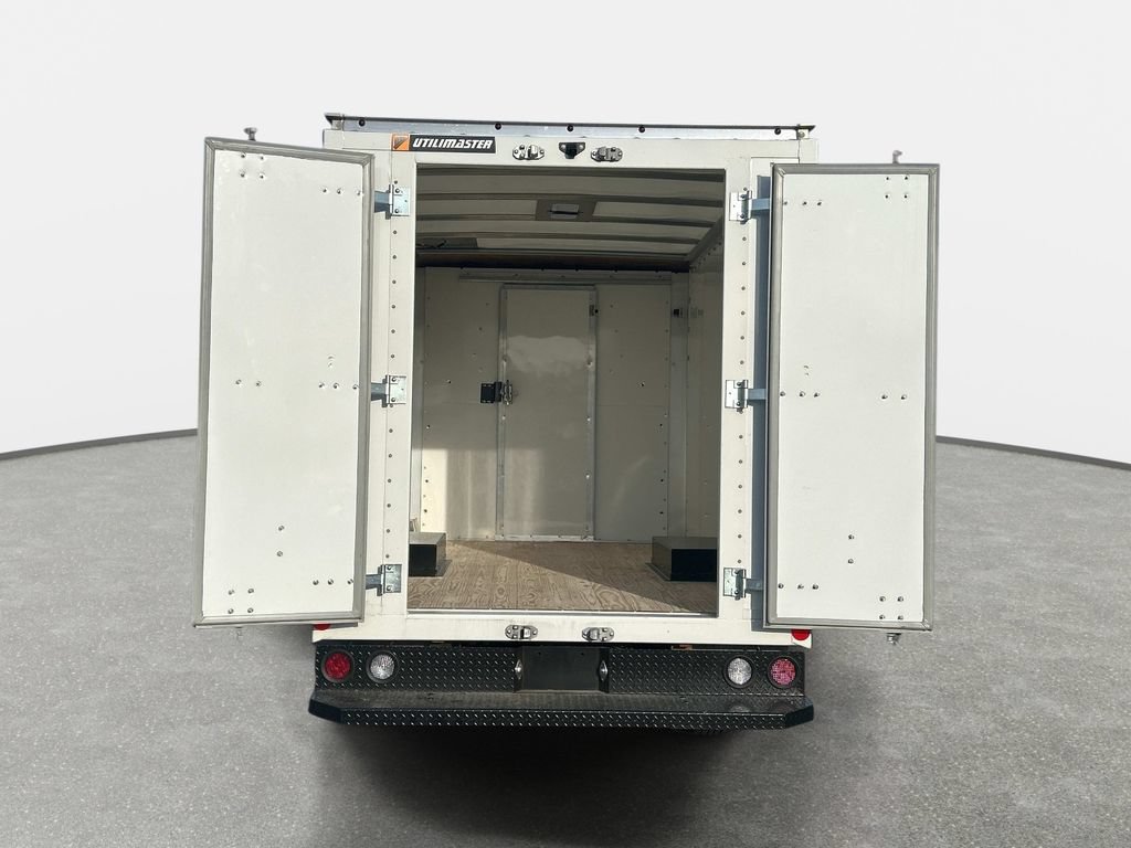 New 2025 GMC Savana 3500 w/ Power Convenience Package RWD image 4