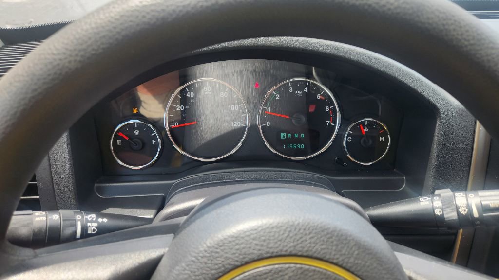 Used 2012 Jeep Liberty Sport AWD/4WD image 19