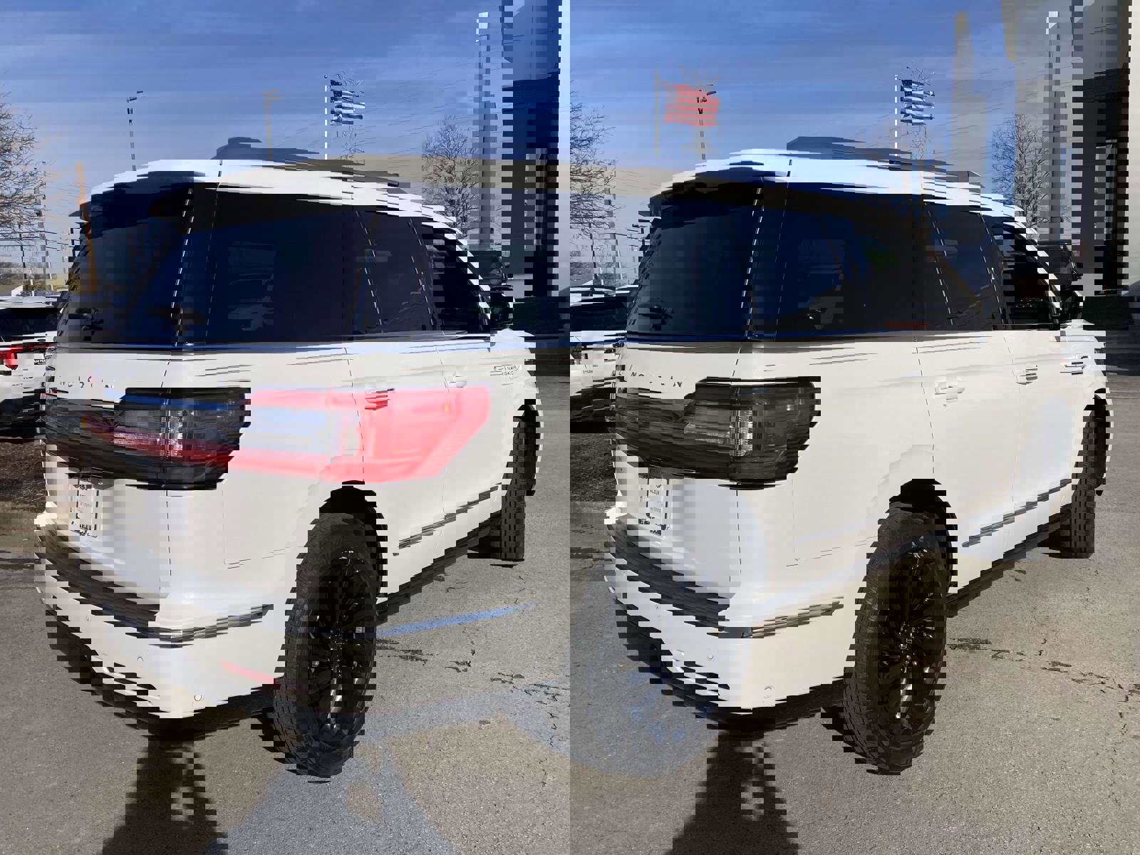 Used 2021 Lincoln Navigator Reserve AWD/4WD image 3