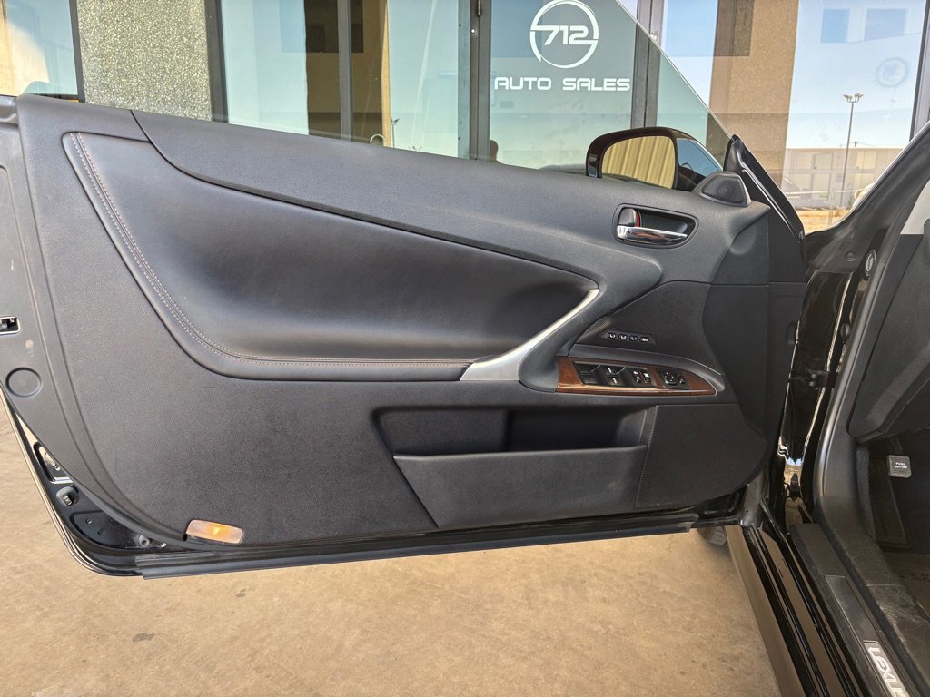 Used 2014 Lexus IS 250C w/ Luxury Package RWD image 20