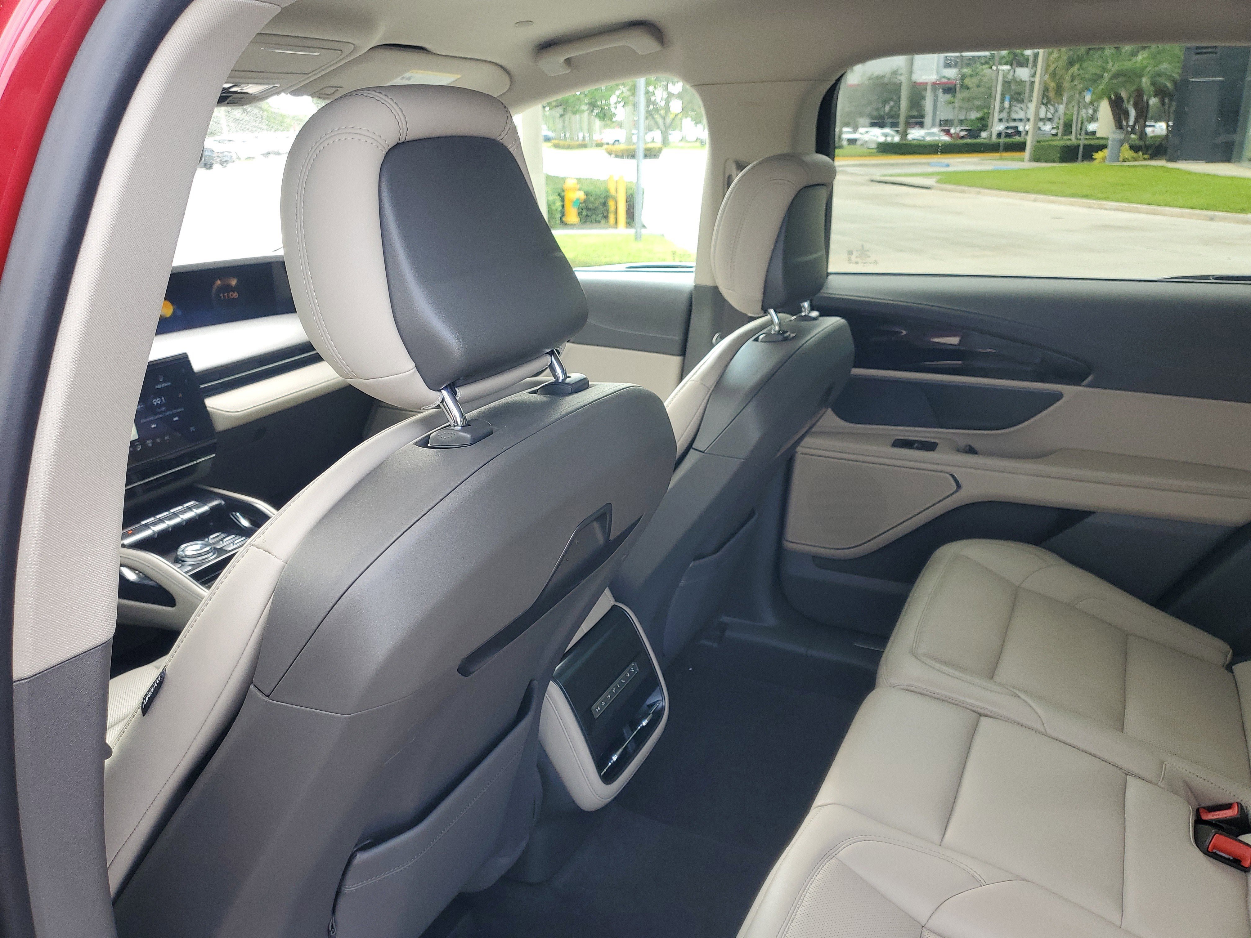 Used 2025 Lincoln Nautilus Premier image 16