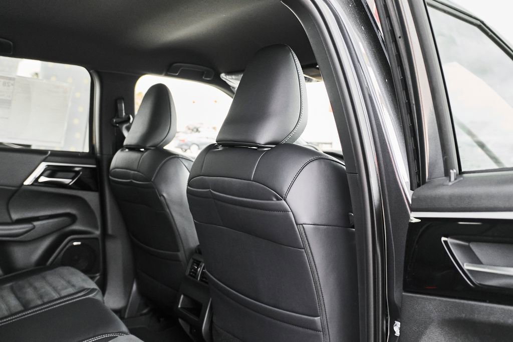 New 2026 Mitsubishi Outlander LE FWD image 41