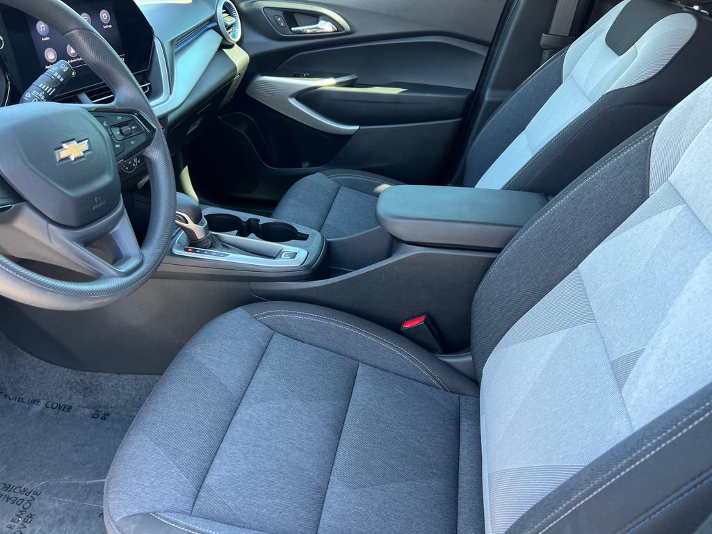 Used 2024 Chevrolet Trax LS w/ LS Convenience Package FWD image 12