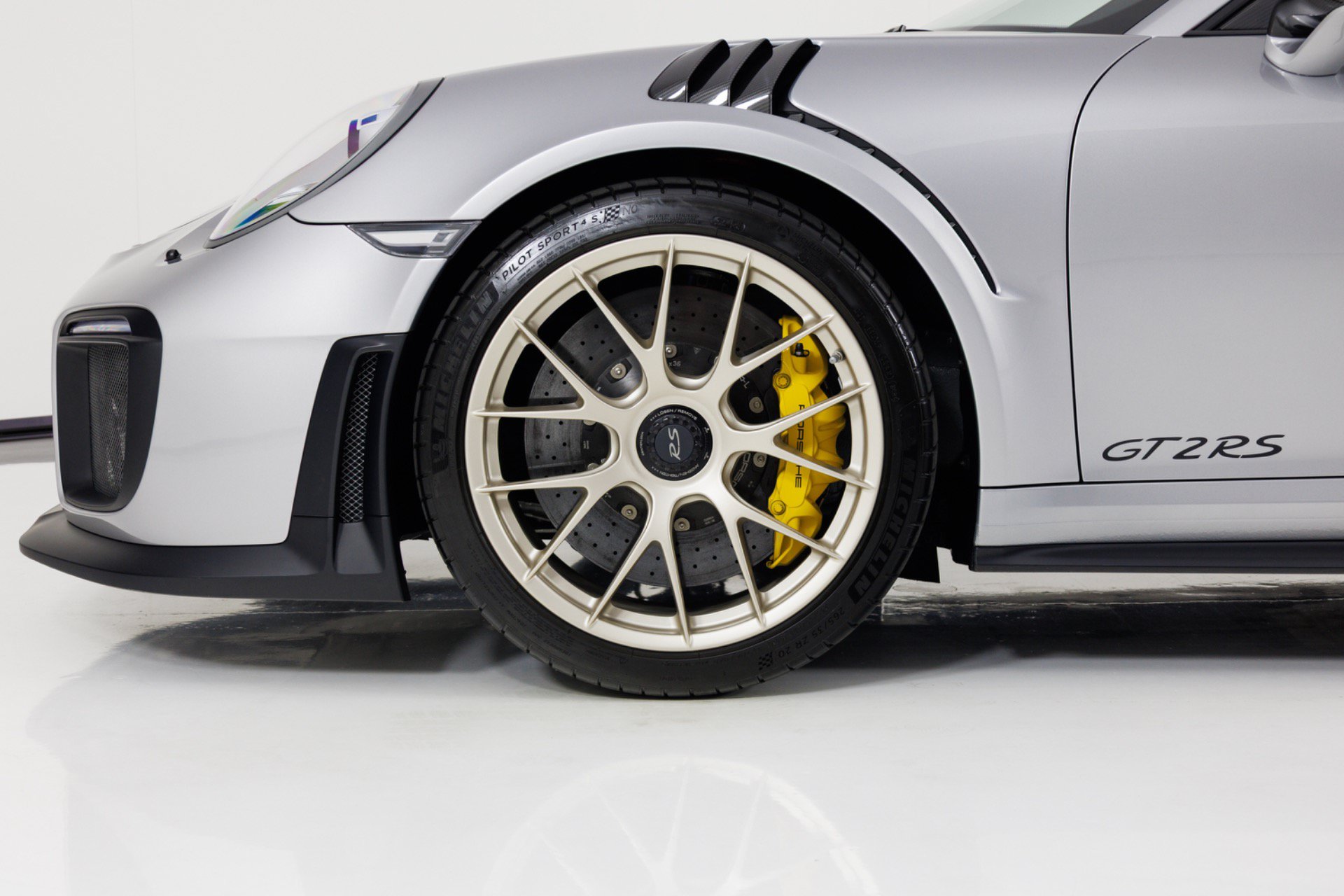 Used 2018 Porsche 911 GT2 RS RWD image 10