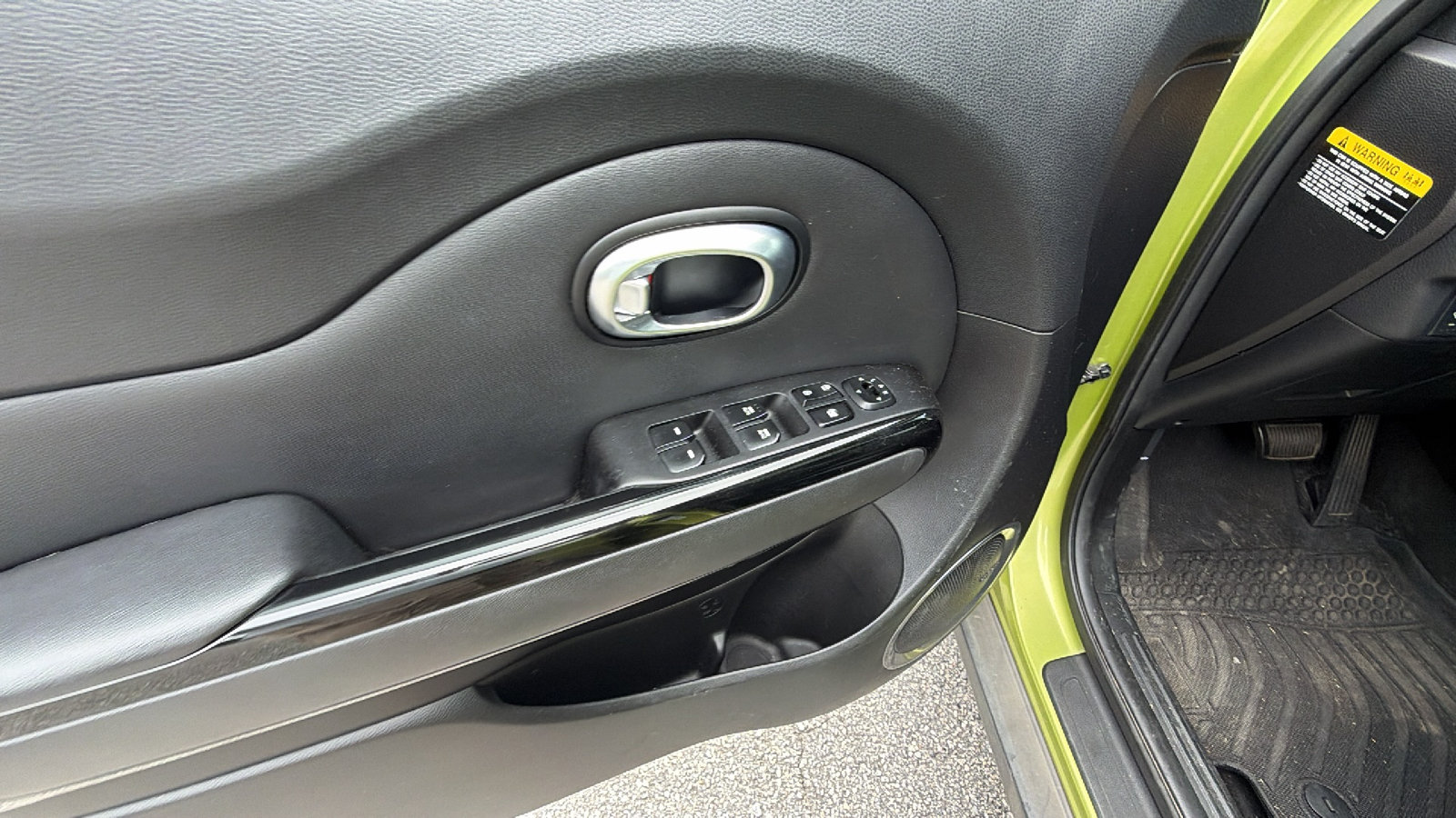 Used 2014 Kia Soul + w/ Primo Package FWD image 15
