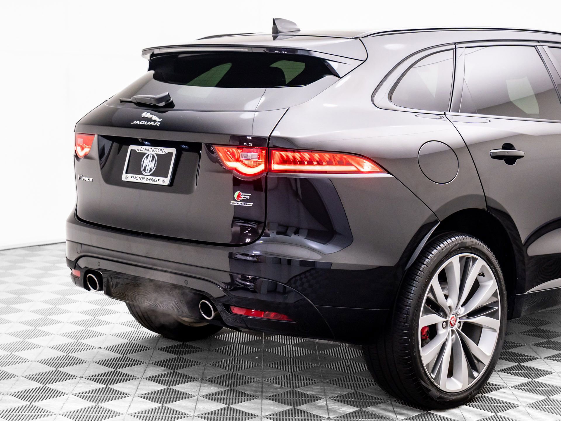 Used 2020 Jaguar F-PACE S image 32