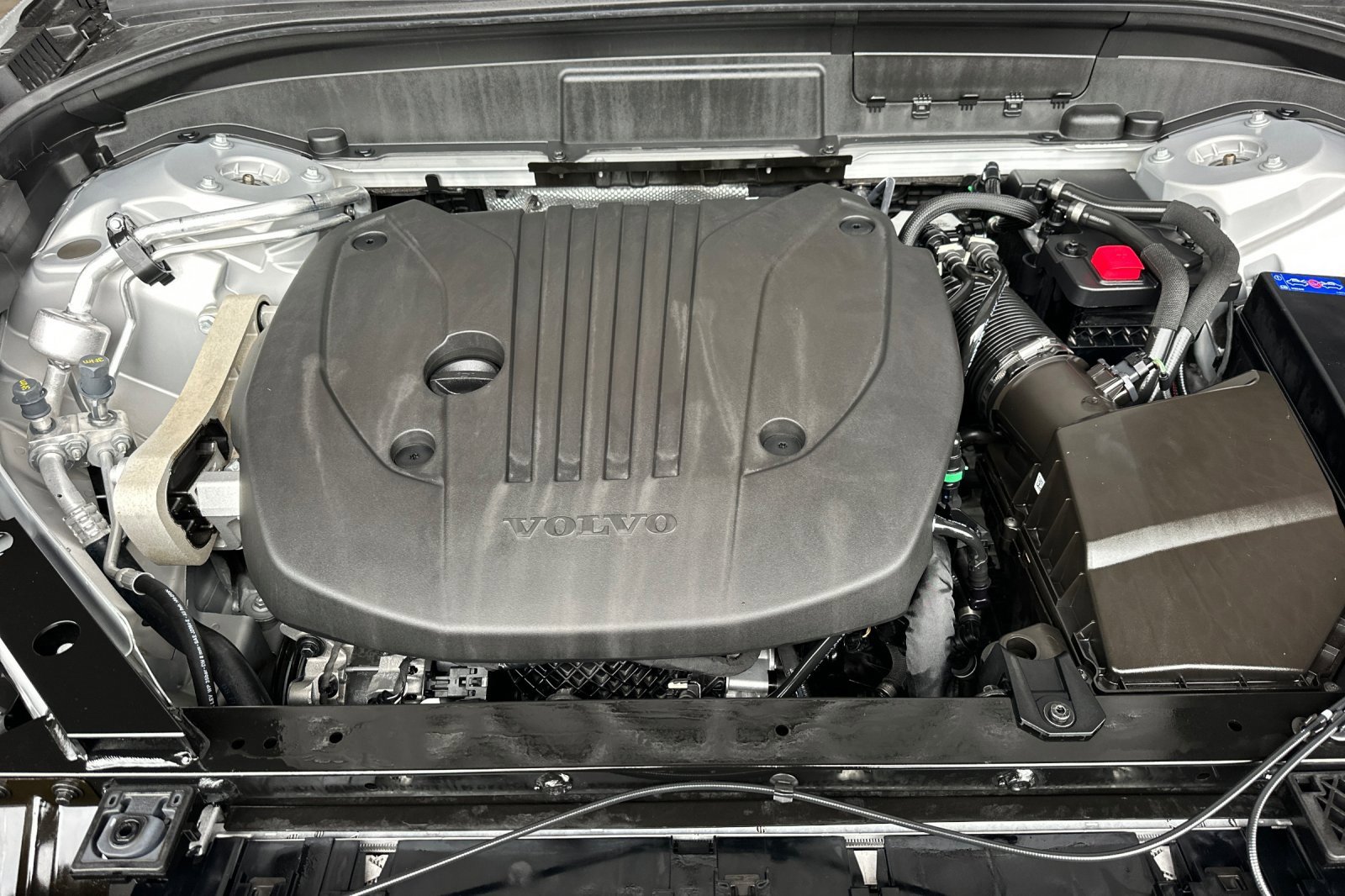 Used 2024 Volvo XC60 B5 Core image 24
