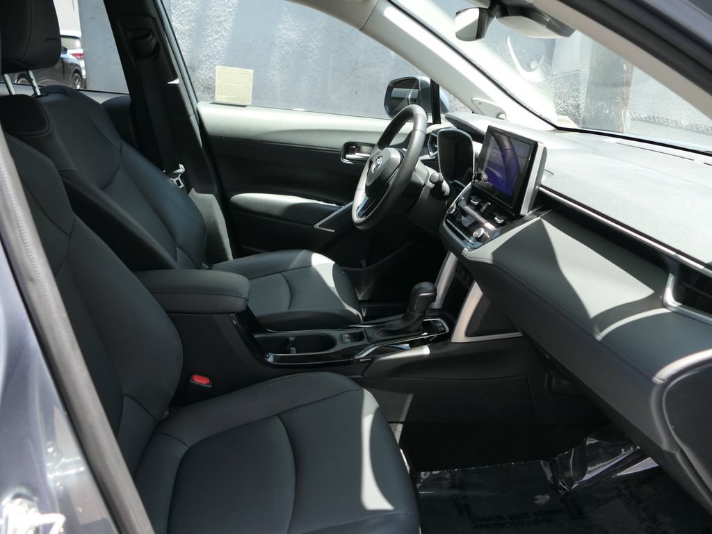 Used 2023 Toyota Corolla Cross XLE w/ Convenience Package AWD/4WD image 27