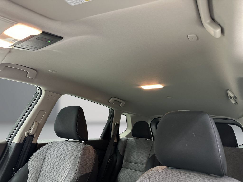 Used 2023 Nissan Rogue SV AWD/4WD image 17