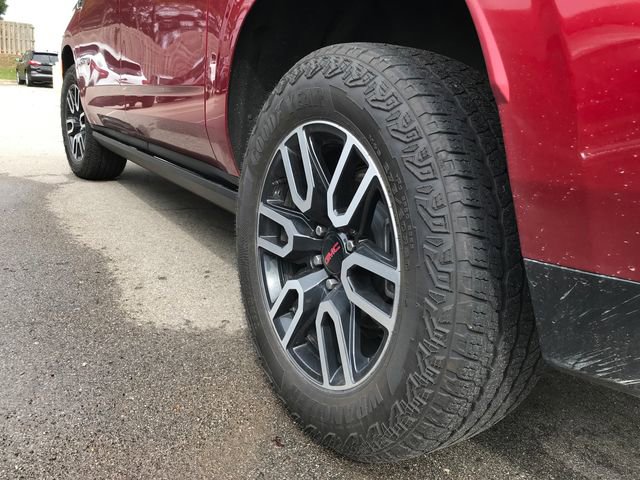 Used 2024 GMC Yukon XL AT4 w/ Technology Package image 11