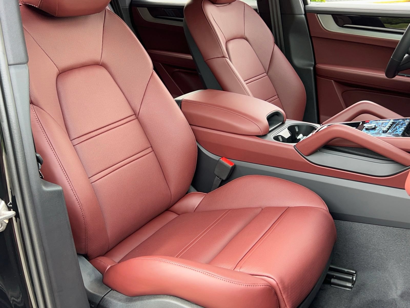 New 2026 Porsche Cayenne Coupe AWD/4WD image 16