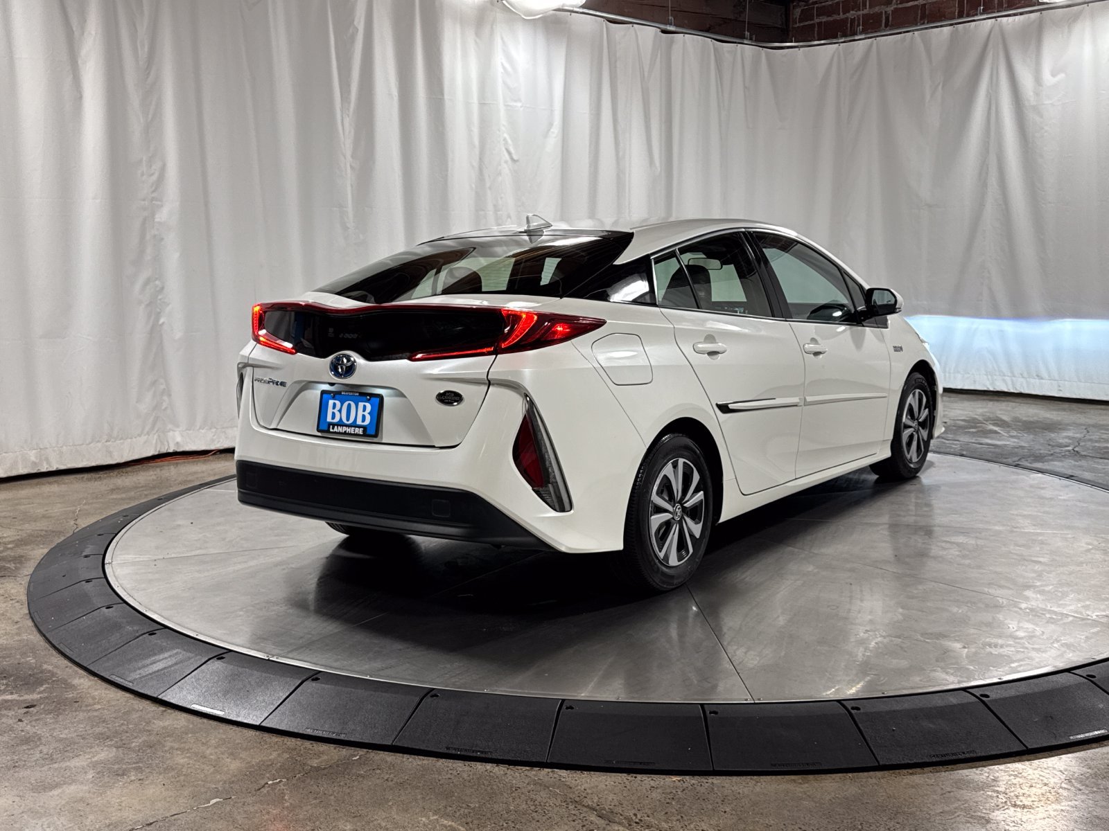 Used 2017 Toyota Prius Prime Premium w/ Carpet Mat Package FWD image 8